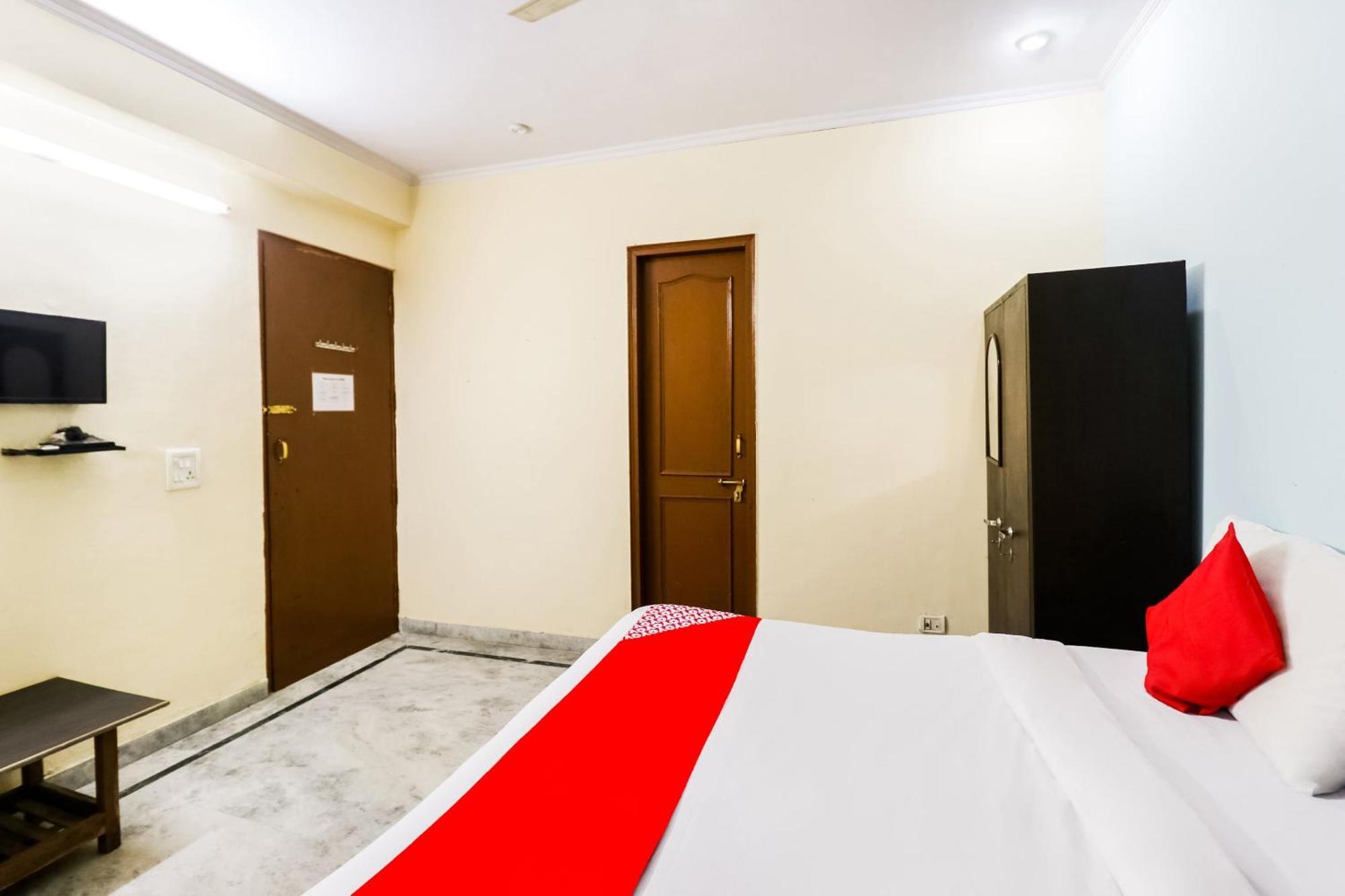 Hotel O Maurya Residency Гургаон Экстерьер фото