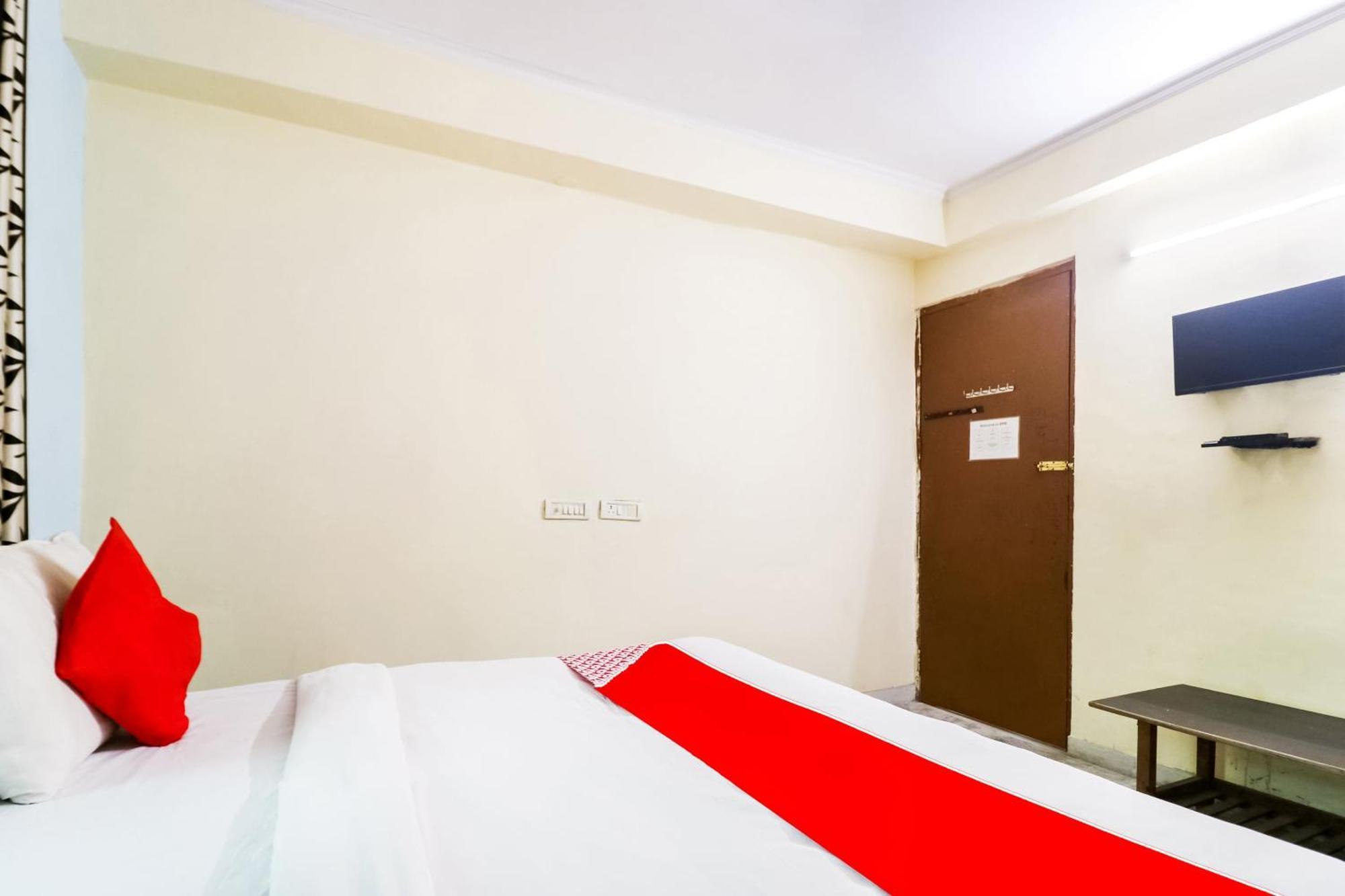 Hotel O Maurya Residency Гургаон Экстерьер фото